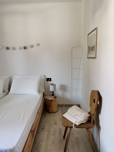 Monica Mariz casa ester appartamenti stanza da letto in legno