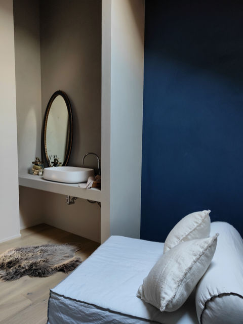 Monica Mariz casa privata Lavis bagno con pouff trasformabile in letto gervasoni