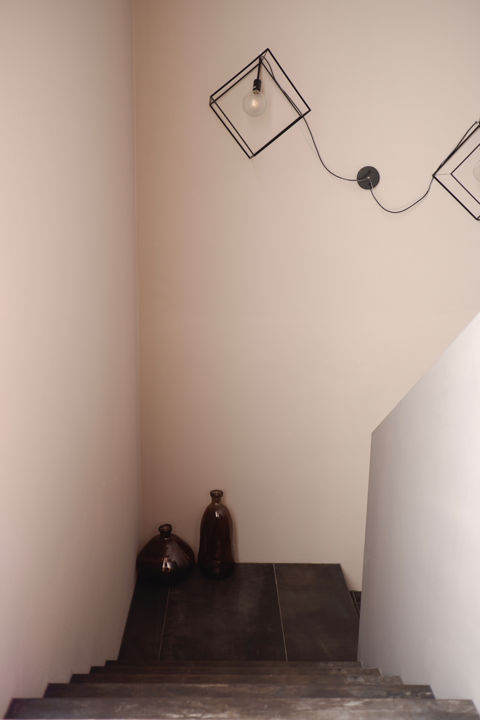 Monica Mariz casa privata Lavis giroscale con lampade a parete in ferro