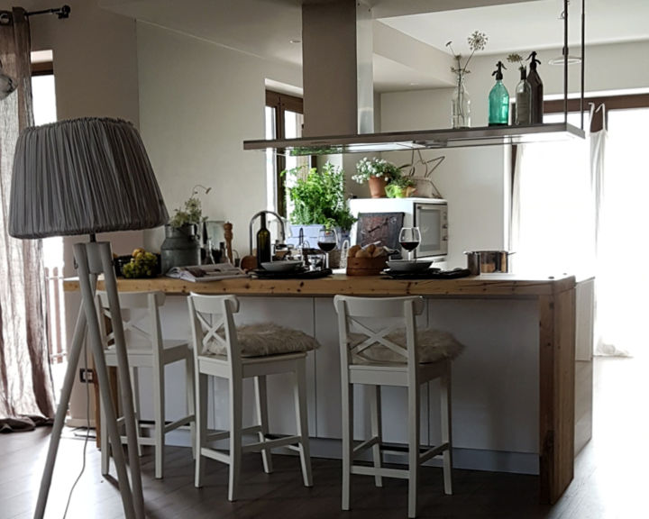 Monica Mariz casa privata albiano isola cucina con isola